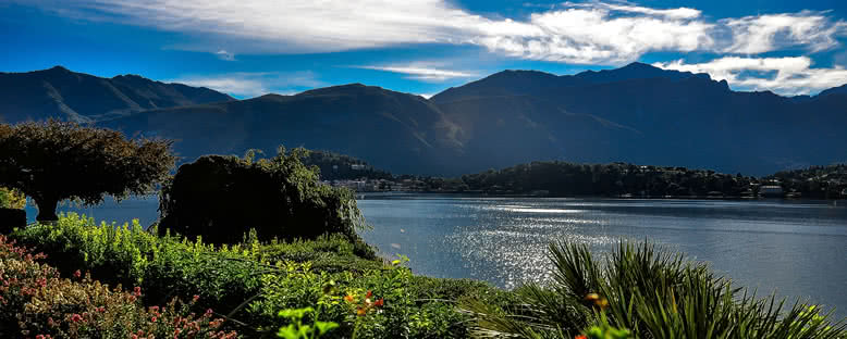Yaz Mevsiminde Göl Manzarası - Como