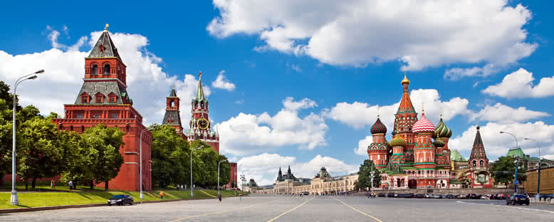 Kremlin ve St. Basil Katedrali - Moskova