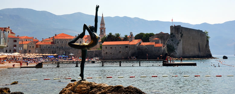 Dans Eden Kız Heykeli - Budva