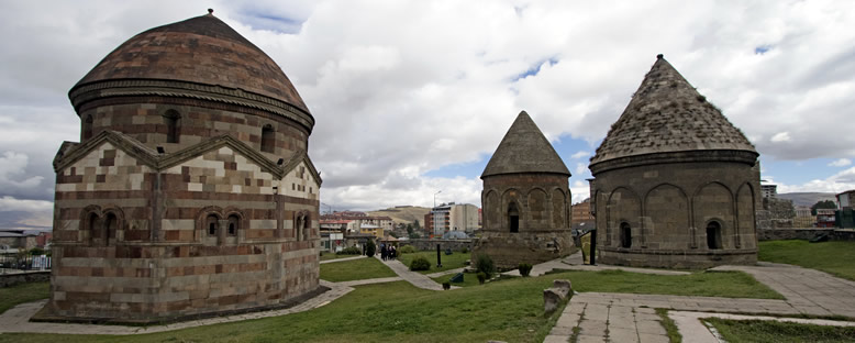 Üç Kümbetler - Erzurum