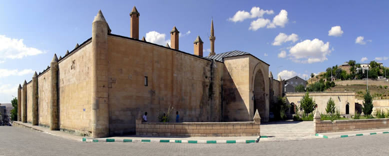 Mama Hatun Türbesi - Erzincan