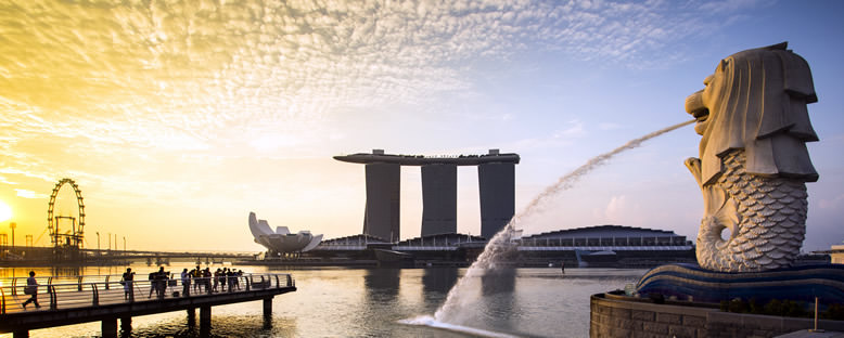 Merlion ve Marina Bay Sands Binası - Singapur