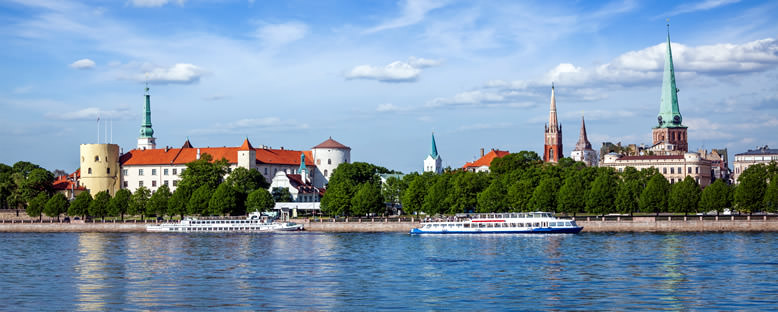 Riga Şatosu ve Daugava Nehri - Riga