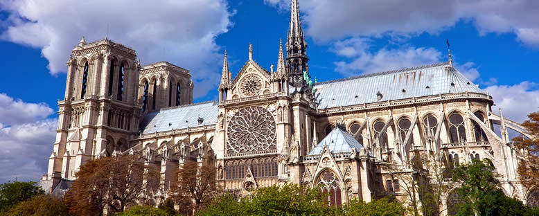 Notre Dame Katedrali ve Gül Penceresi - Paris