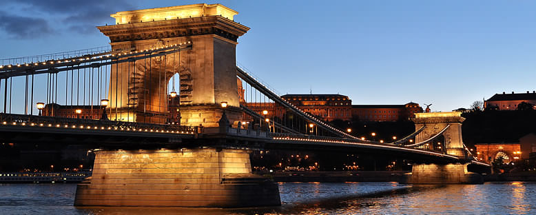 Akşam Işıklarıyla Zincirli Köprü - Budapeşte