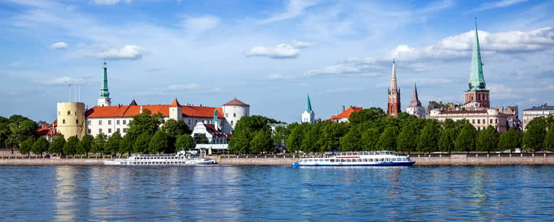 Riga Şatosu ve Daugava Nehri - Riga