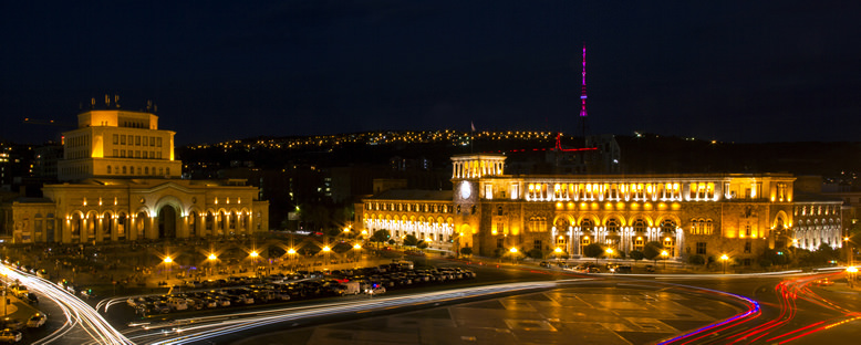 Cumhuriyet Meydanı'nda Gece - Erivan
