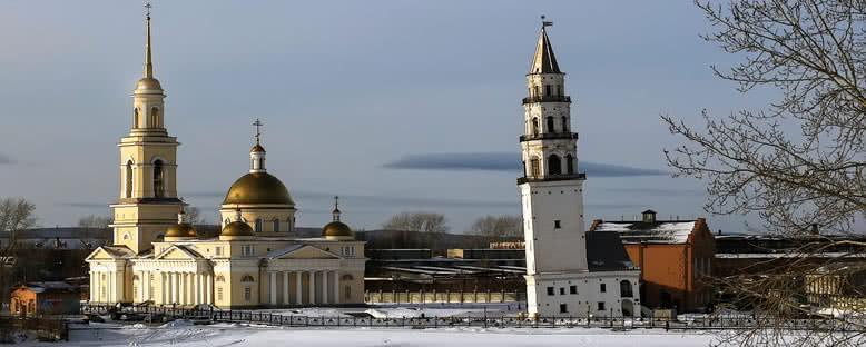 Eğik Kule ve Kilise - Nevyansk