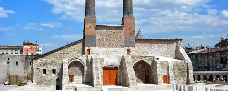 Çifte Minareli Medrese - Sivas