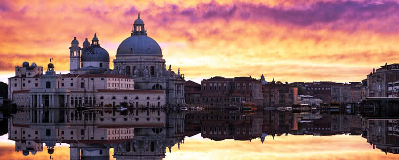 Gün Batımında Santa Maria della Salute Bazilikası - Venedik