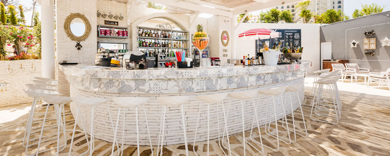 Esquare Beach Bar - Lord's Palace Hotel