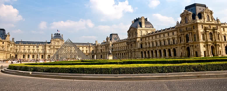 Louvre Müzesi ve Cam Piramit - Paris