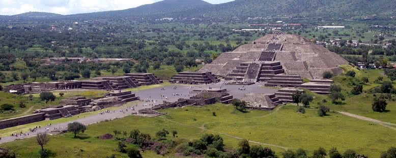 Güneş Tapınağı - Teotihuacan