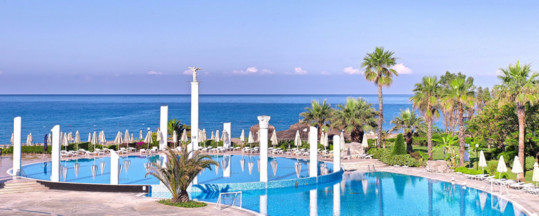 Havuz ve Deniz - Starlight Resort Hotel