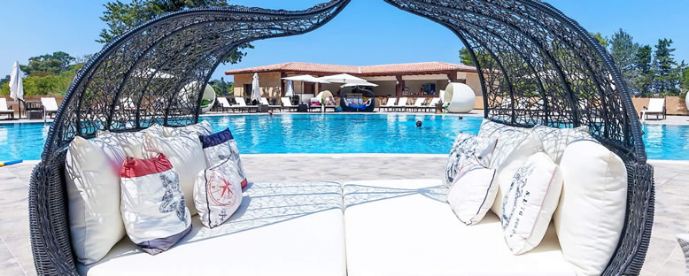 Havuz Keyfi - Le Chateau Lambousa Hotel