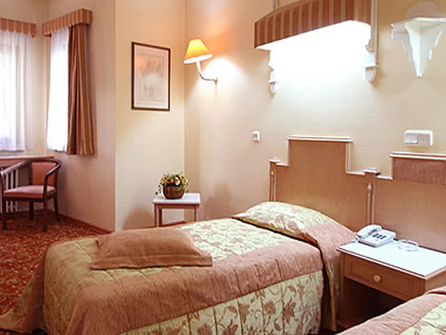 İki Kişilik Oda - Tarihi Emniyet Otel
