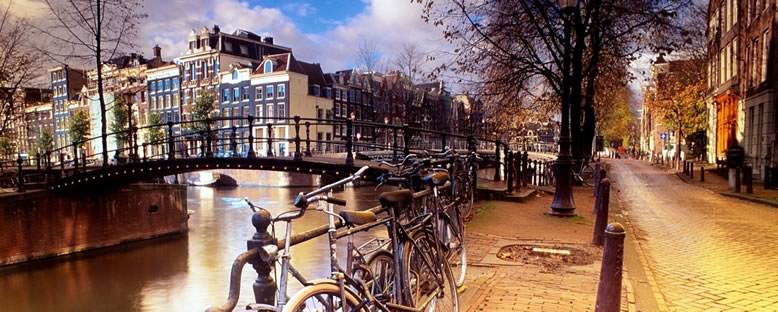 Kanallar ve Bisikletler - Amsterdam