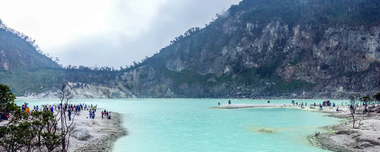 Kawah Putih Krater Gölü - Bandung
