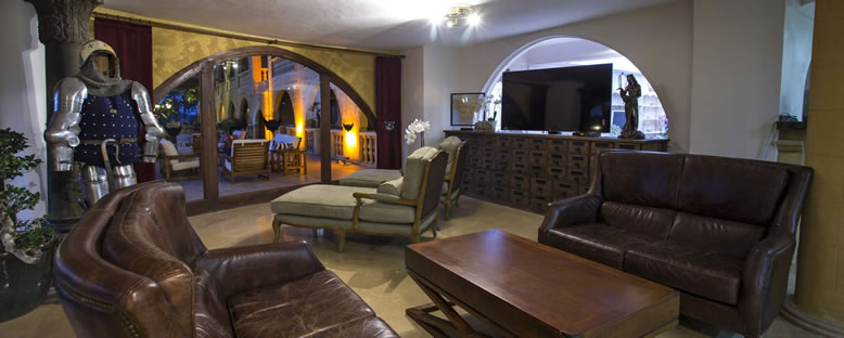 Lounge - Le Chateau Lambousa Hotel