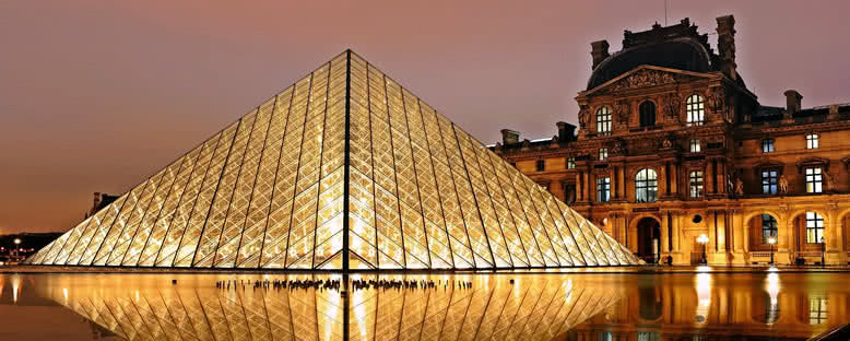 Louvre Müzesi'nde Akşam - Paris