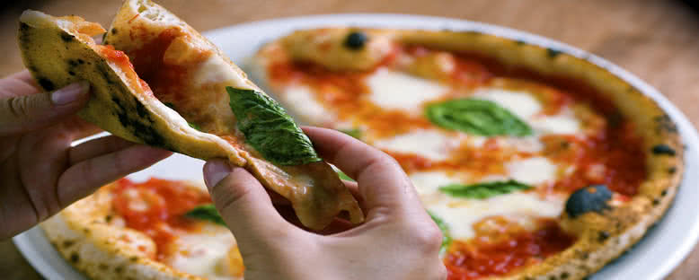 Pizza Napoletana - Napoli