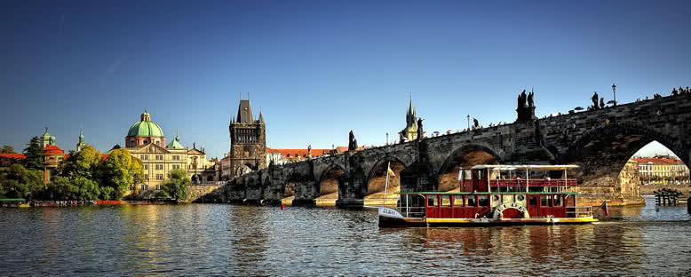 Charles Köprüsü ve Nostaljik Tekneler - Prag