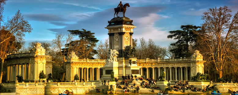 Retiro Parkı ve Kral XII. Alfonso Heykeli - Madrid