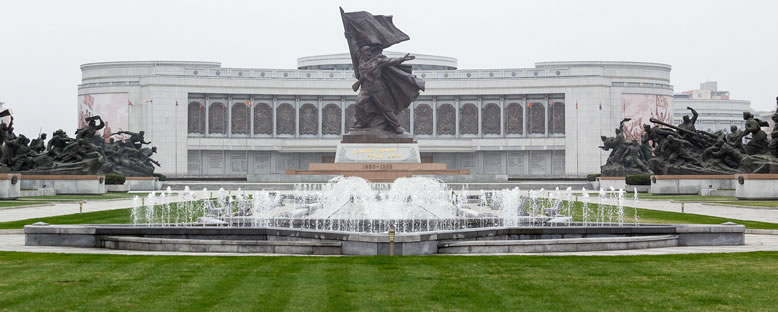 Savaş Müzesi ve Zafer Anıtı - Pyongyang