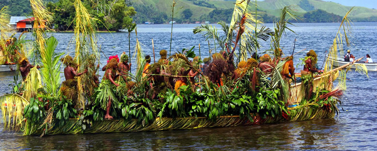 Sentani Gölü'nde Kano Dansı - Jayapura