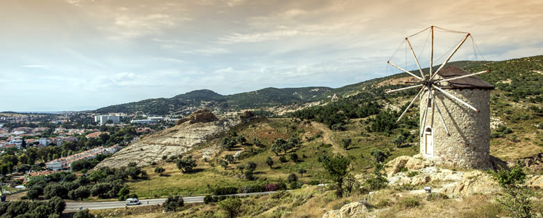 Tarihi Yel Değirmeni - Foça