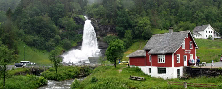 Steindalsfossen Şelalesi - Norveç