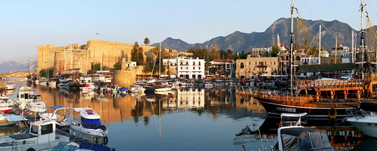 Tarihi Girne Limanı - Kıbrıs