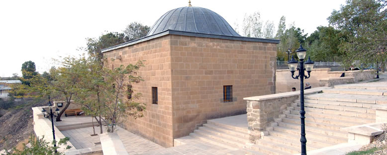 Arap Baba Türbesi - Elazığ