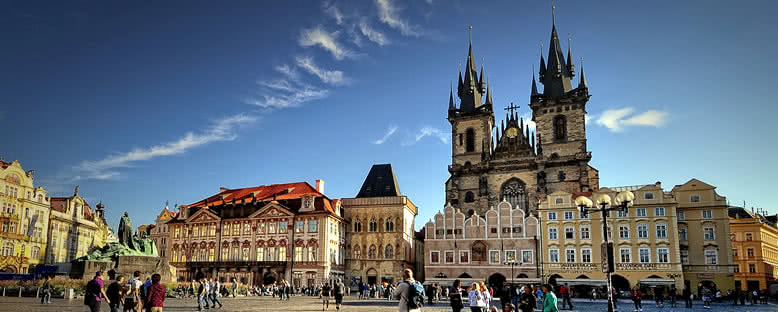 Tyn Kilisesi ve Tarihi Binalar - Prag