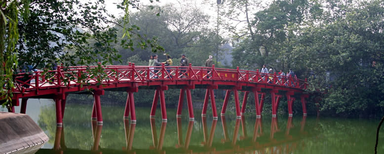 Hoan Kiem Gölü ve Köprüsü - Hanoi