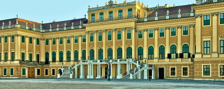 Schönbrunn Sarayı Girişi - Viyana